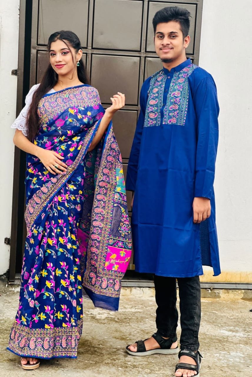 প্রিয়জনের সাথে মিলিয়ে ট্রেন্ডি শাড়ি-পাঞ্জাবি!